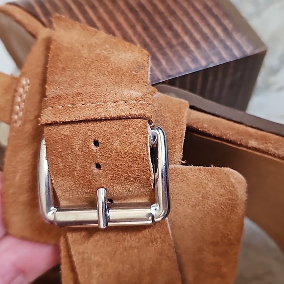 Kenneth Cole ladies cognac suede heels in 7.5. Very good condition - Picture 8 of 9